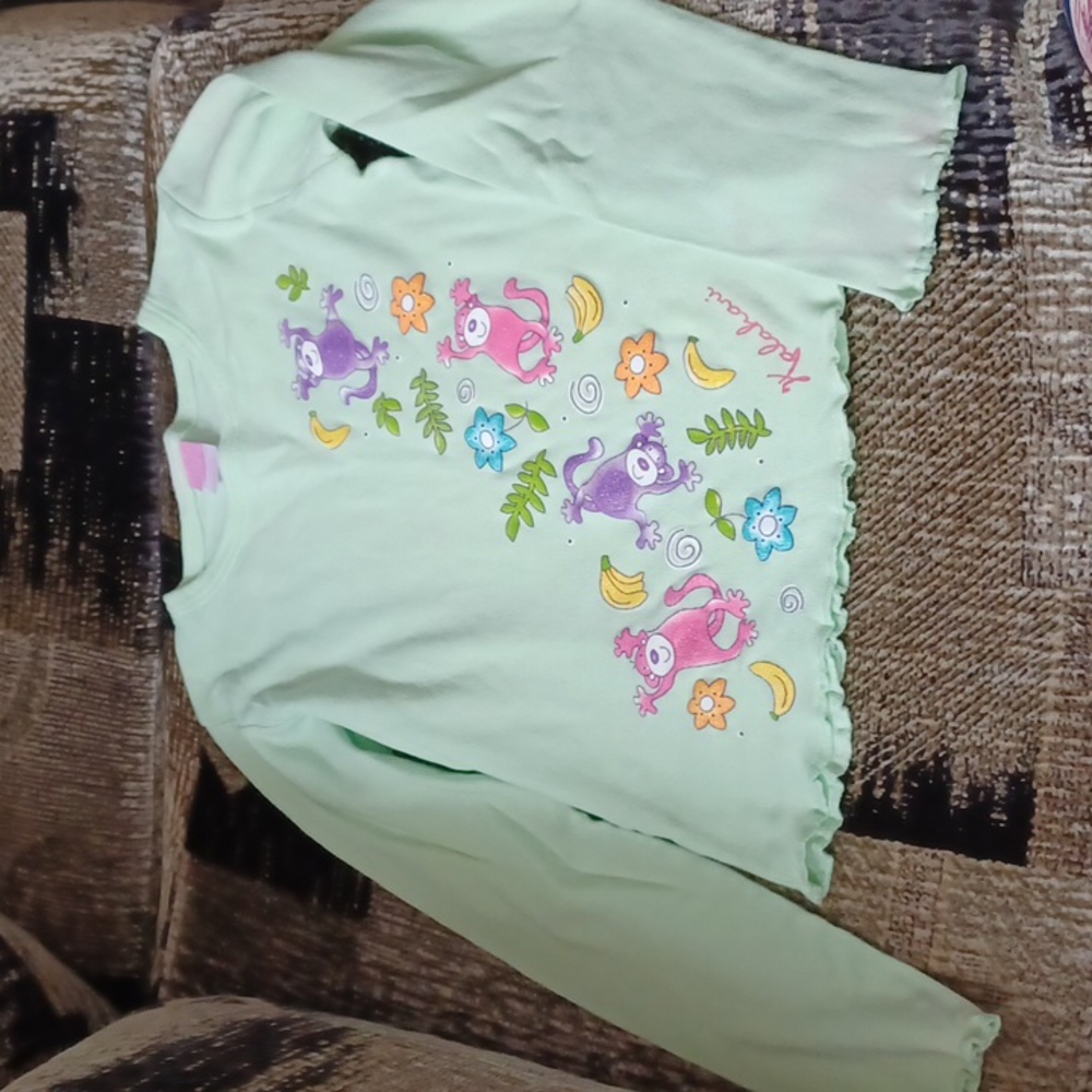 4/$30 Light Green Kalahari Monkey Long Sleeve Tee - Size Medium (Girl)